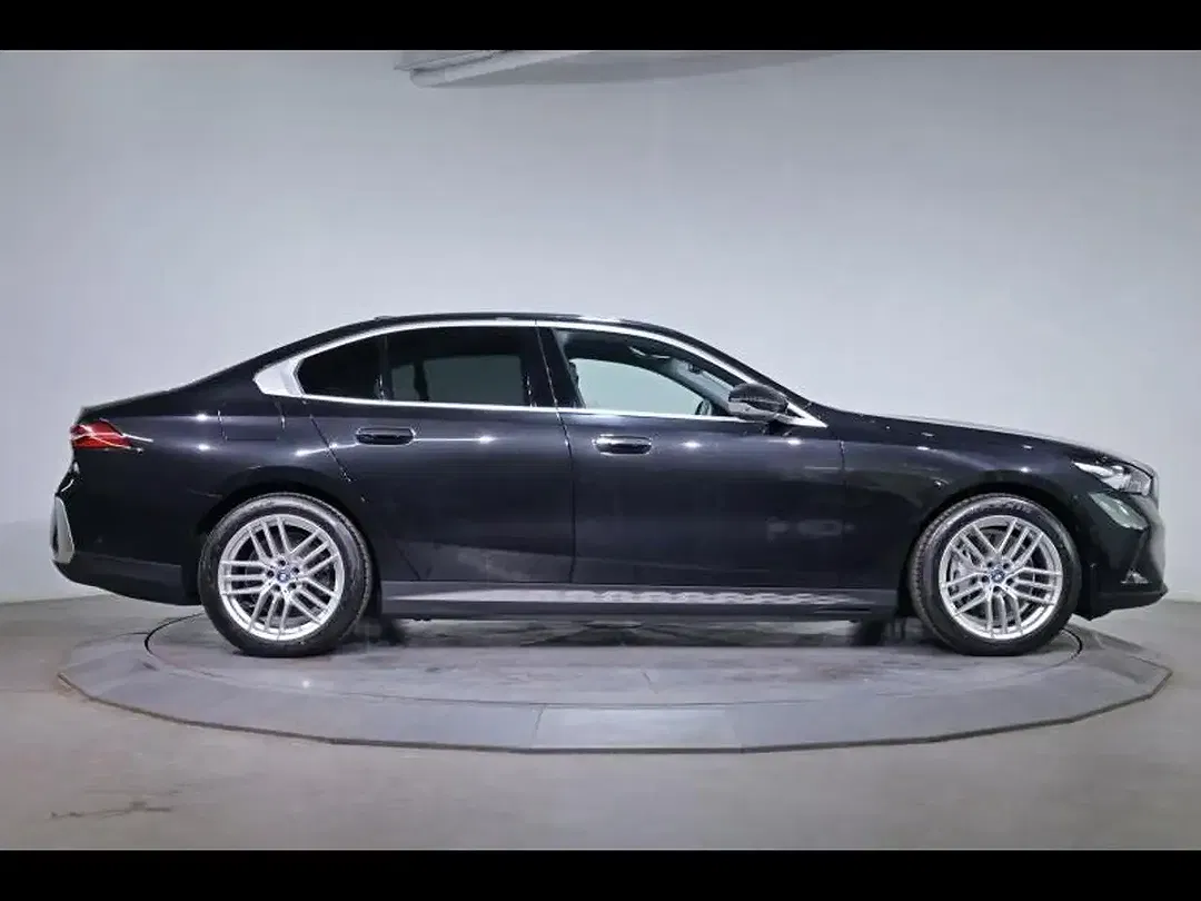 BMW i5 eDrive - Thumbnail 4