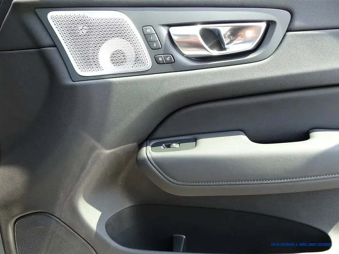 Volvo XC60 T6 AWD Edition Plus - Thumbnail 11