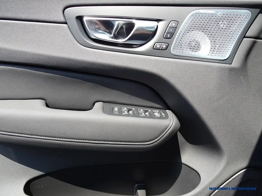 Volvo XC60 T6 AWD Edition Plus - Thumbnail 8
