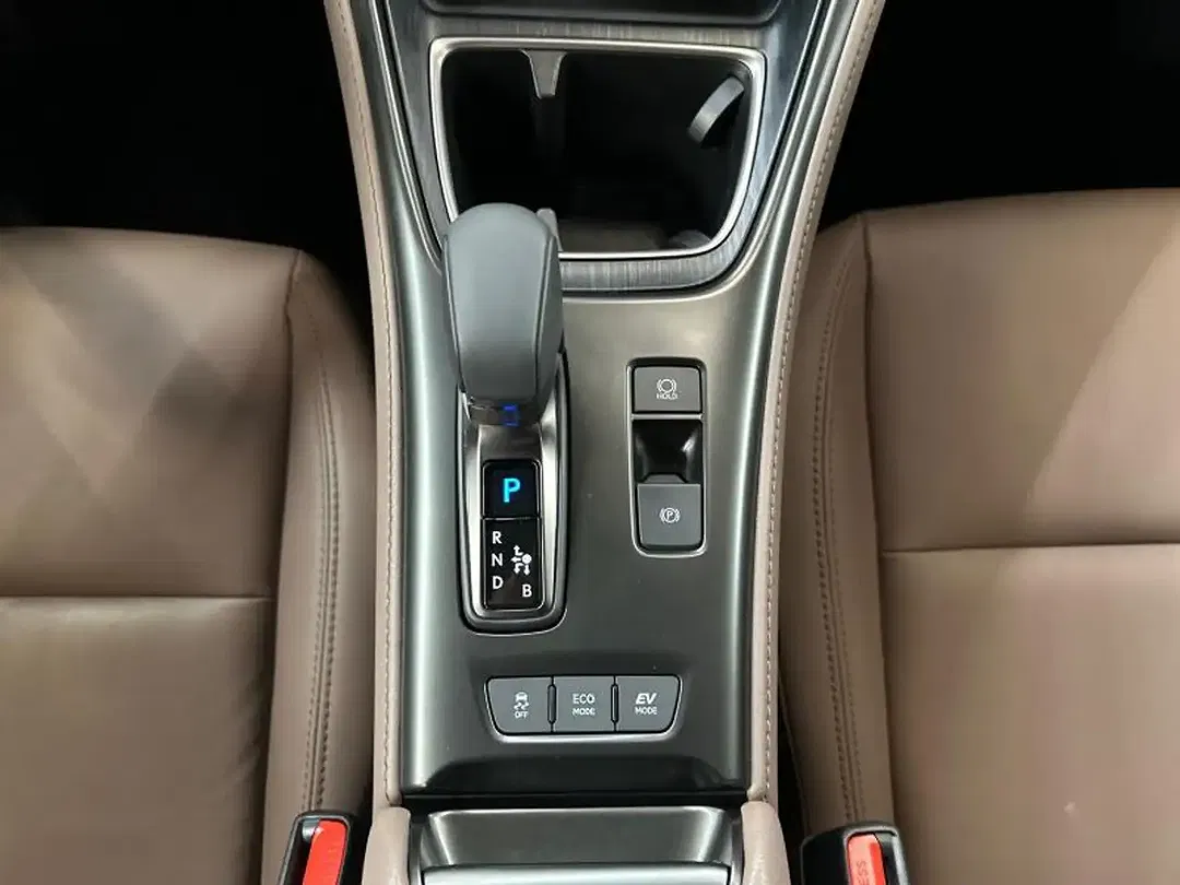 Lexus LBX Elegant - Thumbnail 19