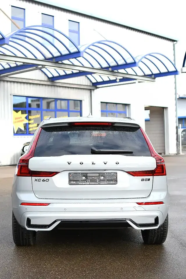 Volvo XC60 B5 AWD Edition - Thumbnail 3