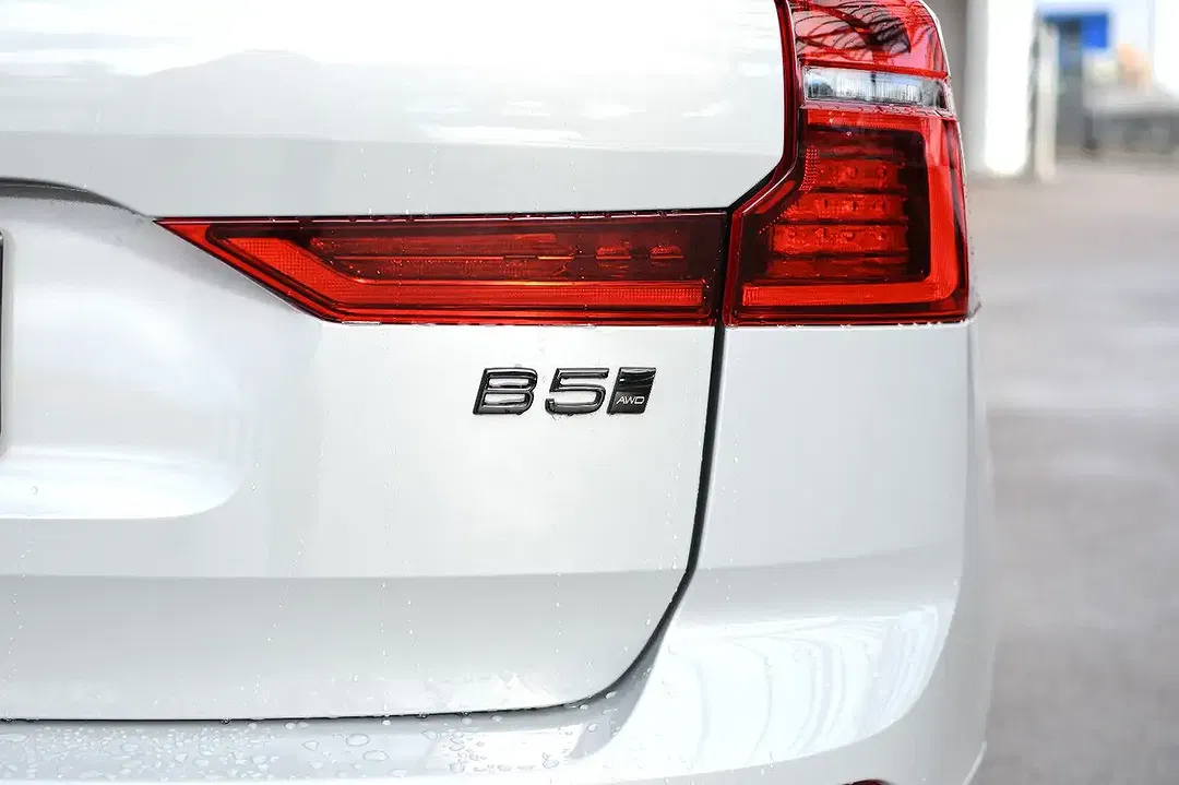 Volvo XC60 B5 AWD Edition - Thumbnail 4