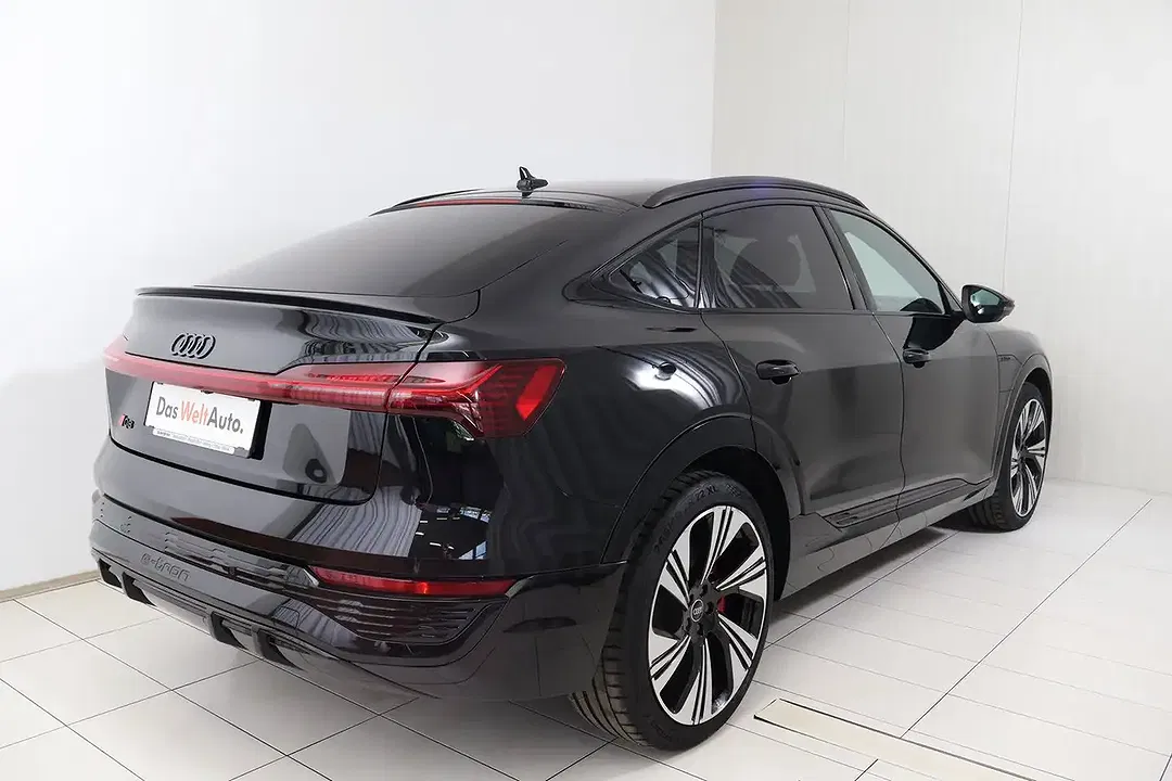 Audi Q8 55 e-tron quattro S line - Thumbnail 4