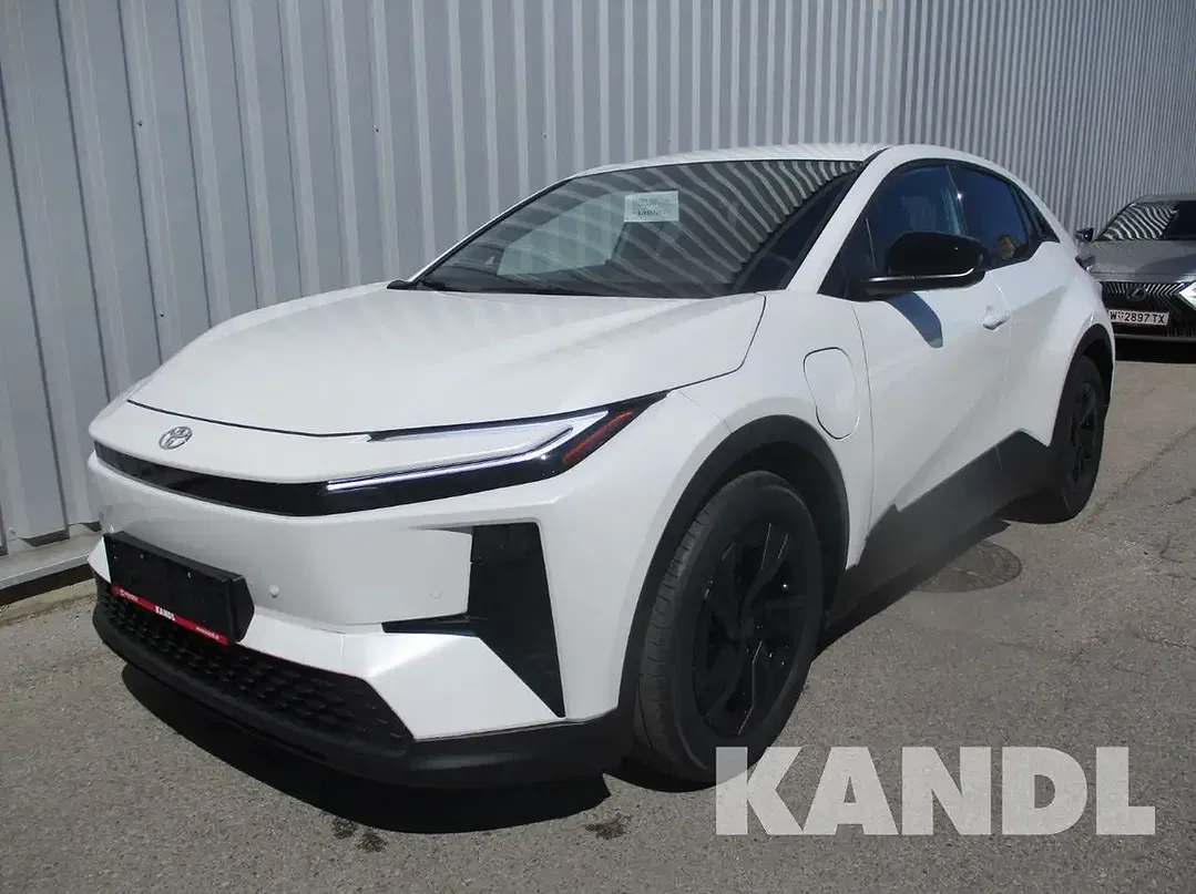 Toyota C-HR - Thumbnail 1