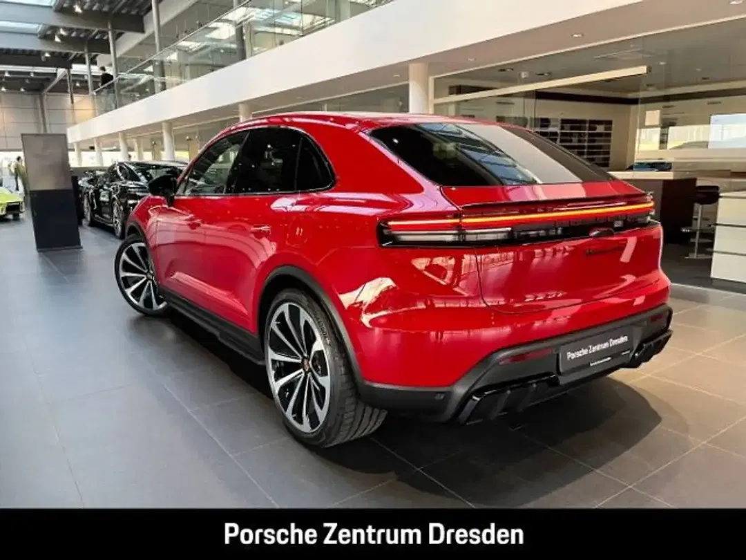 Porsche Macan Sport Chrono GTS - Thumbnail 3