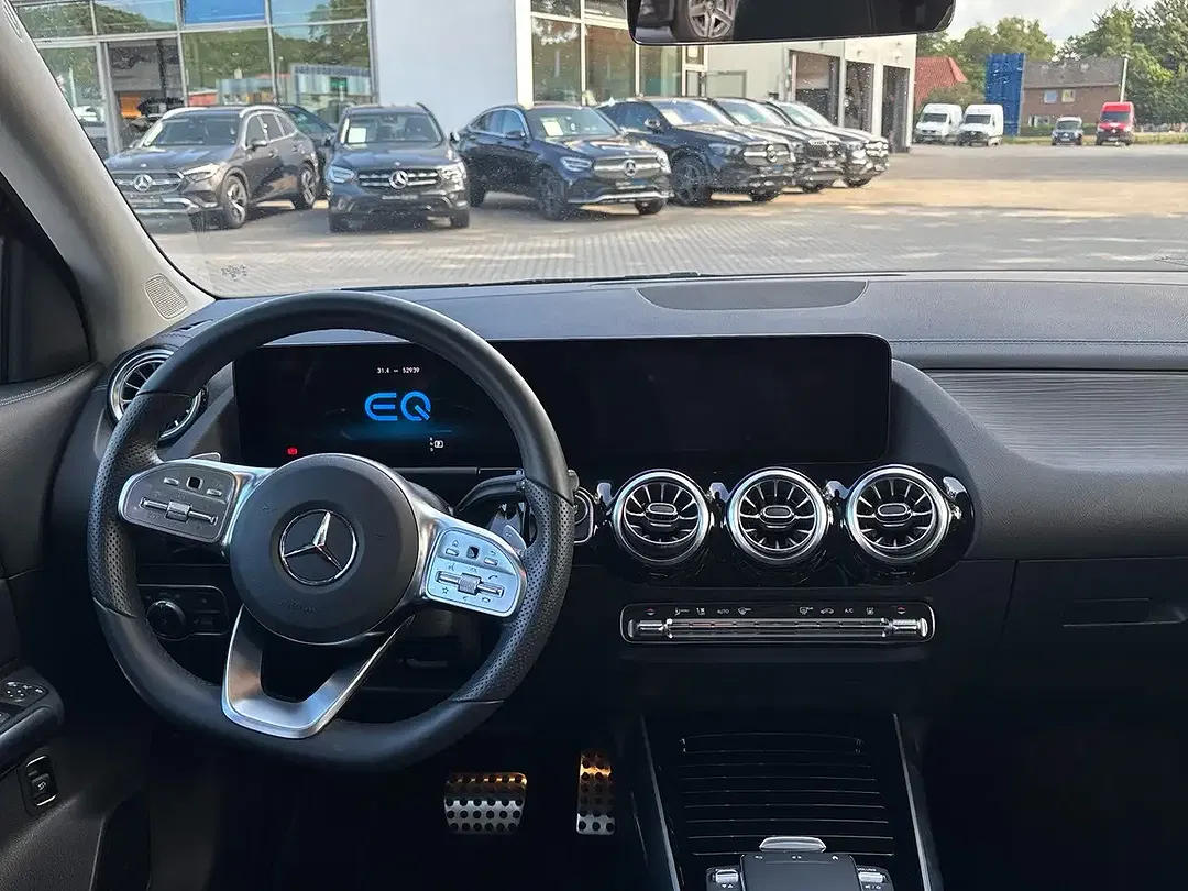 Mercedes-Benz EQA 300 4MATIC AMG Night - Thumbnail 8