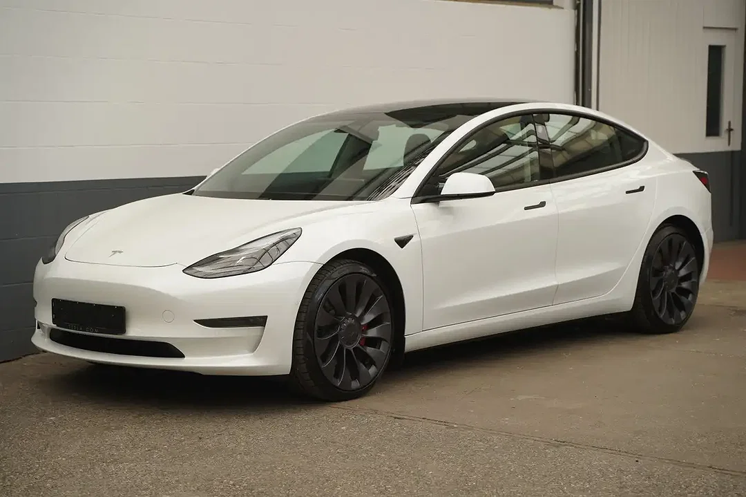 Tesla Model 3 Performance - Afbeelding 1