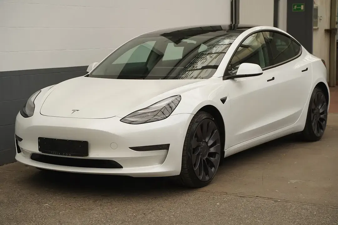 Tesla Model 3 Performance - Thumbnail 2