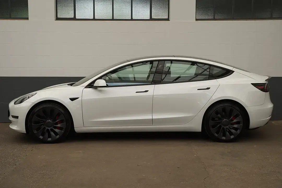 Tesla Model 3 Performance - Thumbnail 3