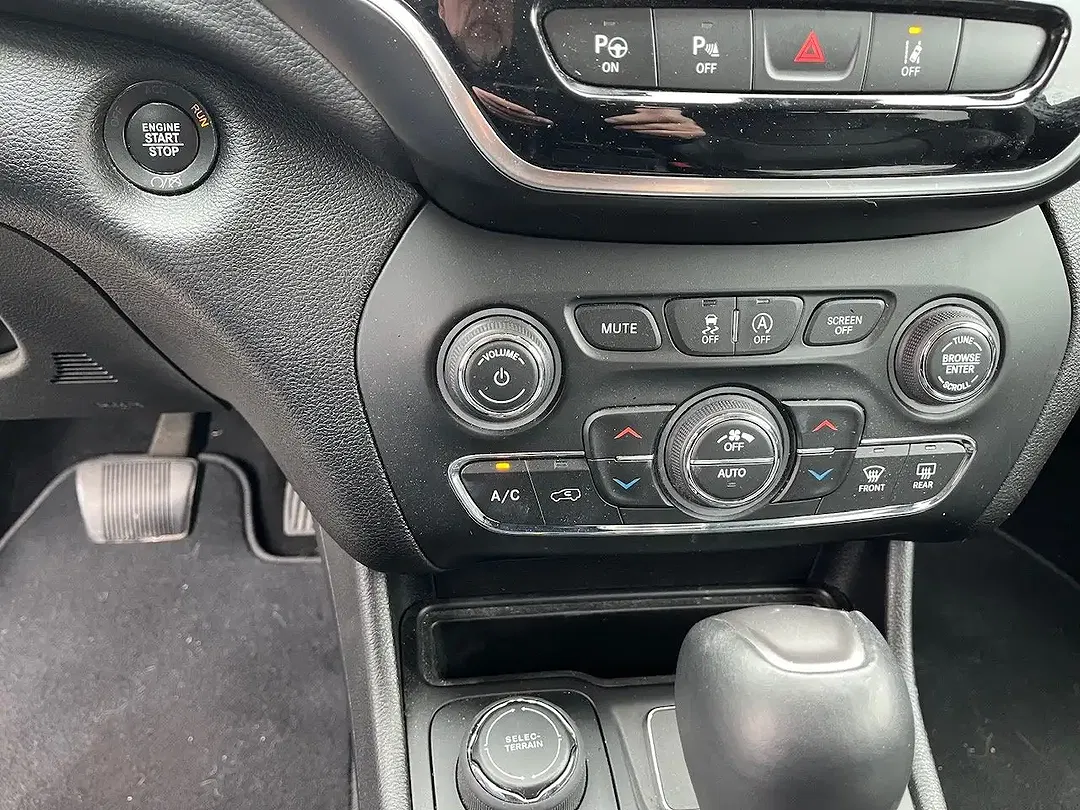 Jeep Cherokee Sport - Thumbnail 12