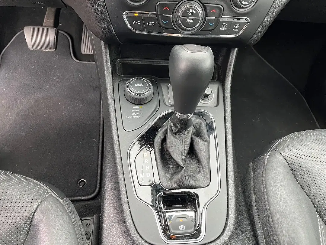 Jeep Cherokee Sport - Thumbnail 13