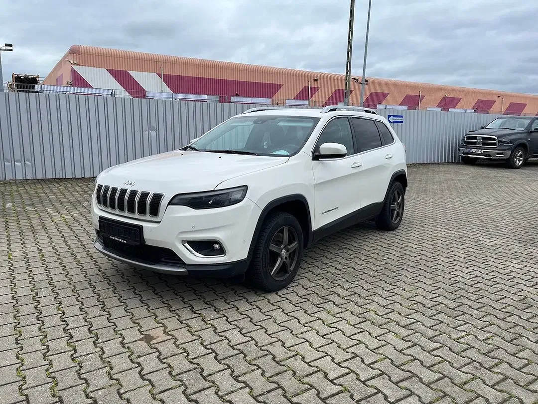 Jeep Cherokee Sport - Thumbnail 3