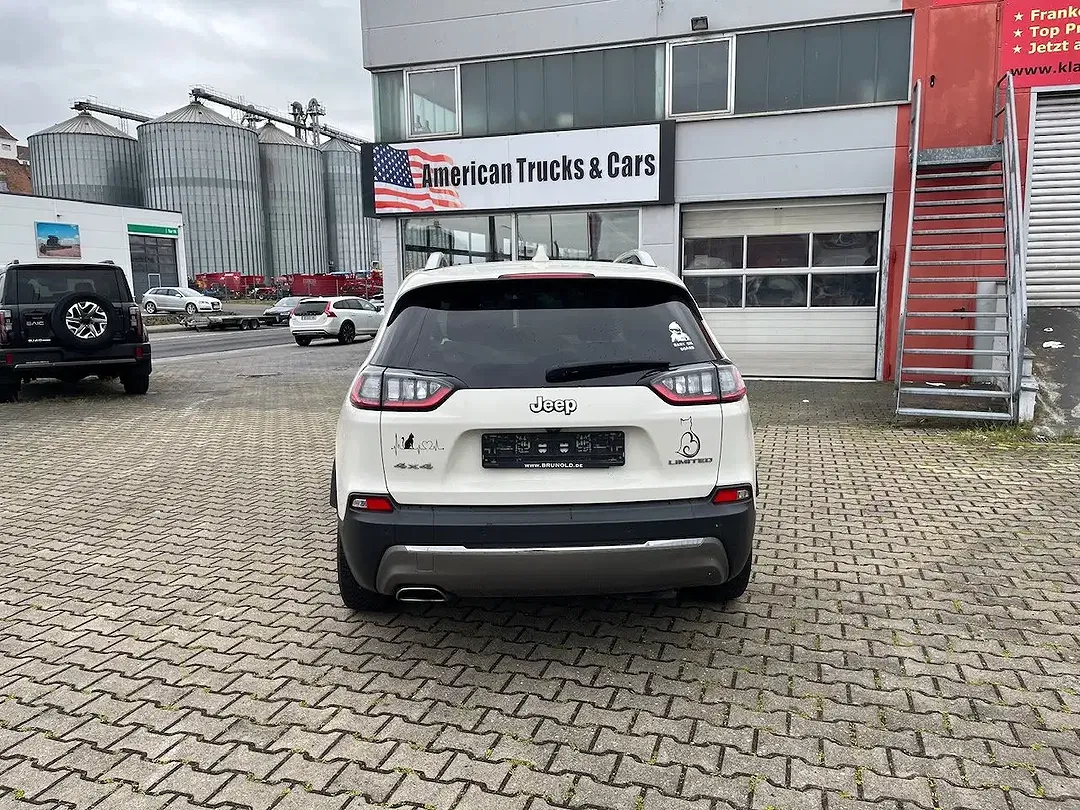 Jeep Cherokee Sport - Thumbnail 5