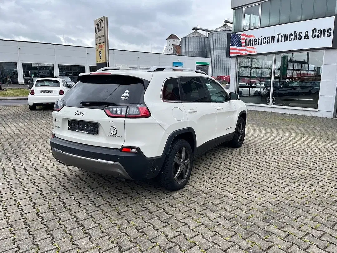 Jeep Cherokee Sport - Thumbnail 6
