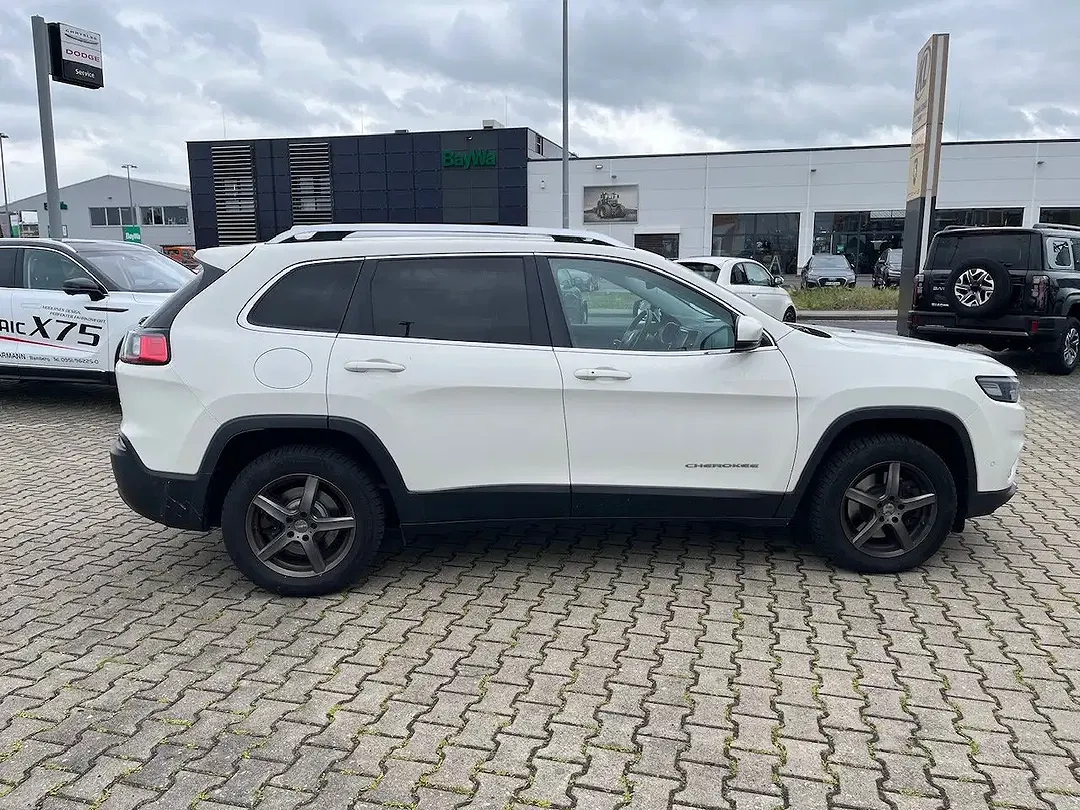 Jeep Cherokee Sport - Thumbnail 7