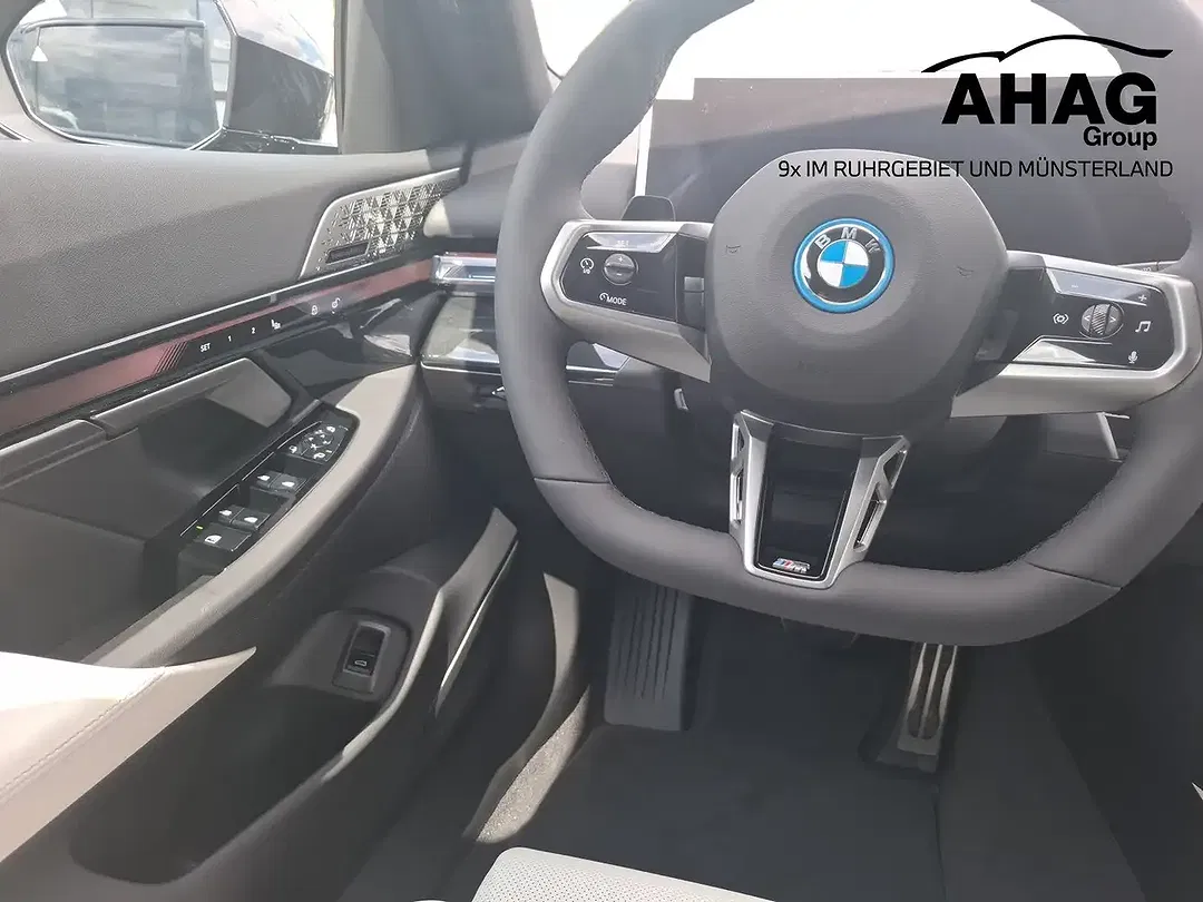 BMW i5 eDrive M Touring Pro - Thumbnail 11