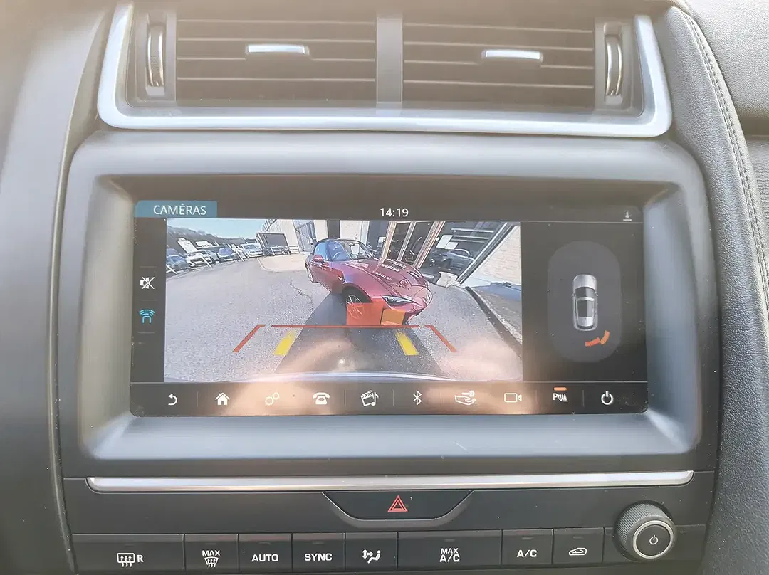 Jaguar E-Pace 4x4 - Thumbnail 8