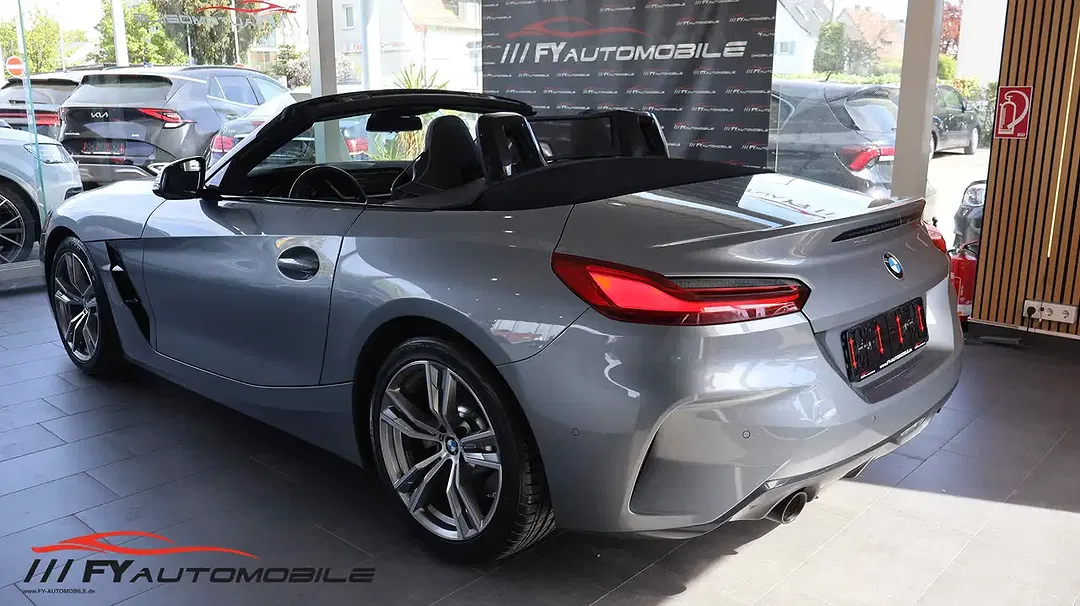 BMW Z4 sDrive M Roadster - Thumbnail 3