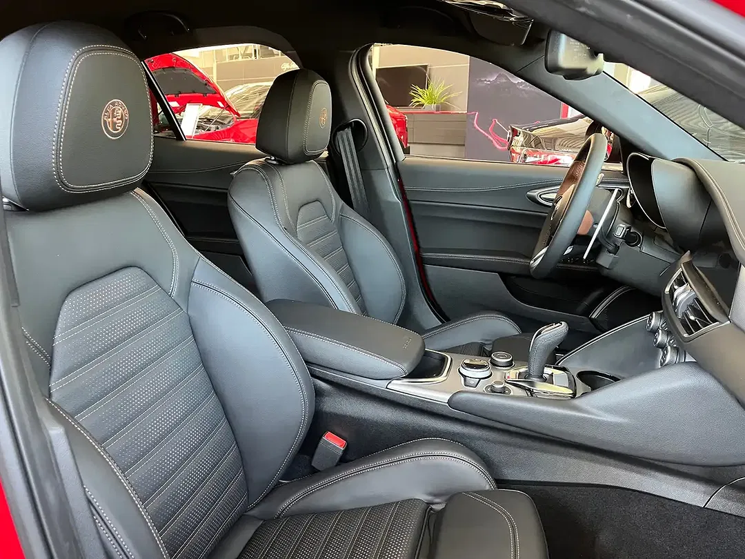 Alfa Romeo Giulia 2.0 Turbo Q4 Intensa - Thumbnail 9