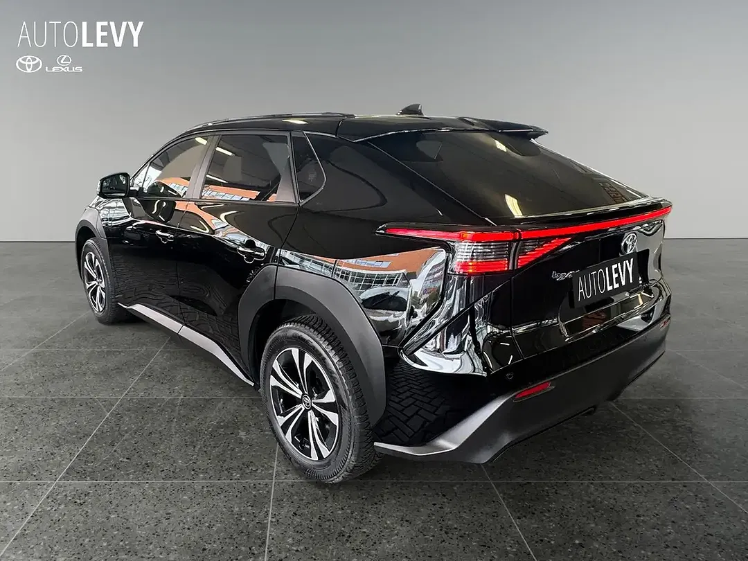 Toyota bZ4X - Thumbnail 4