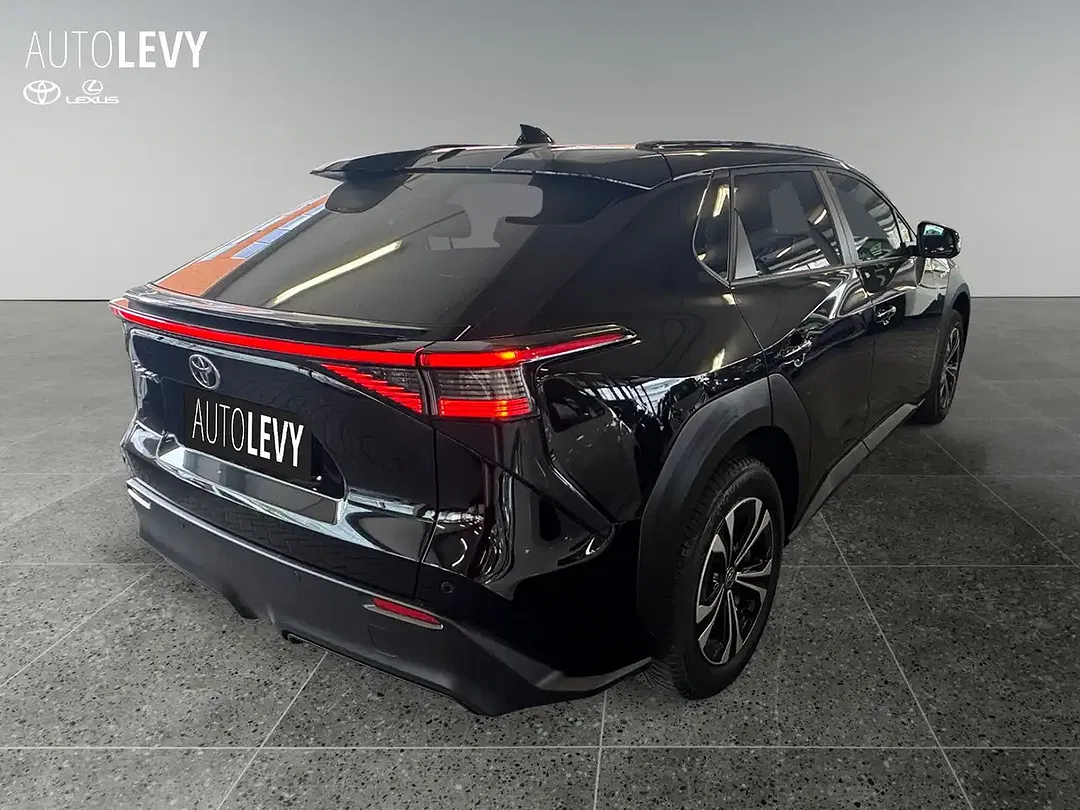 Toyota bZ4X - Thumbnail 6