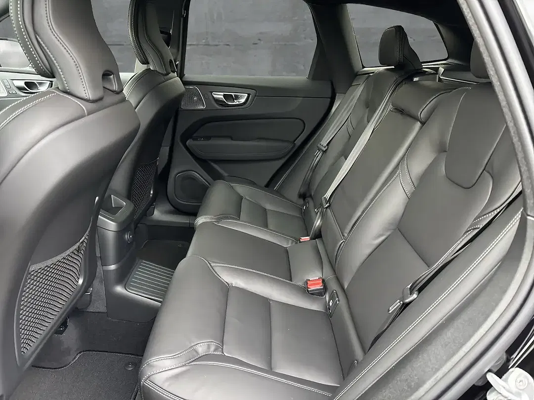 Volvo XC60 T6 PHEV AWD Plus Black Edition - Thumbnail 12