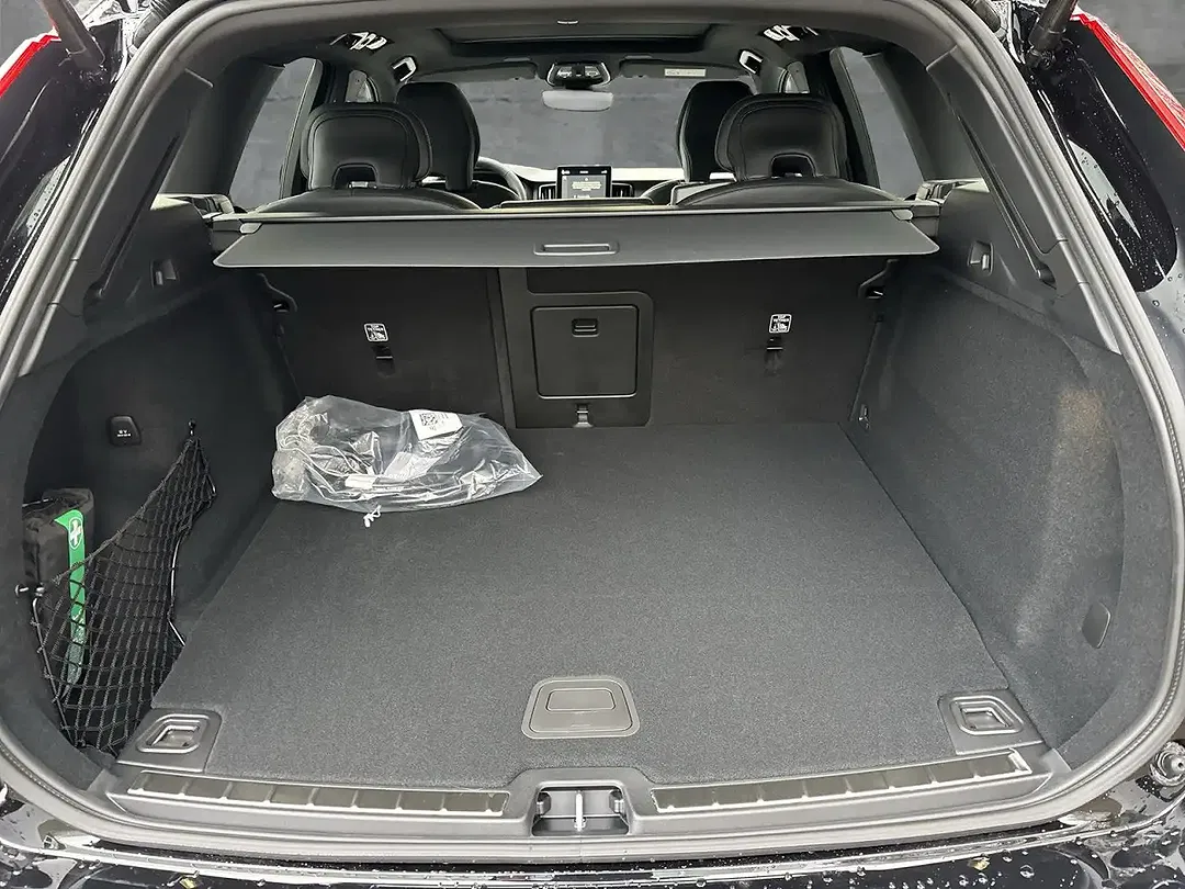 Volvo XC60 T6 PHEV AWD Plus Black Edition - Thumbnail 8