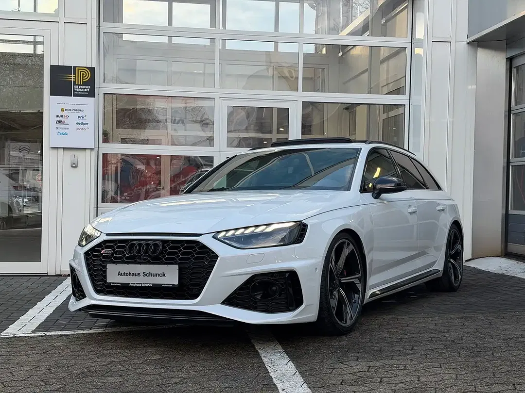 Audi RS4 - foto 1