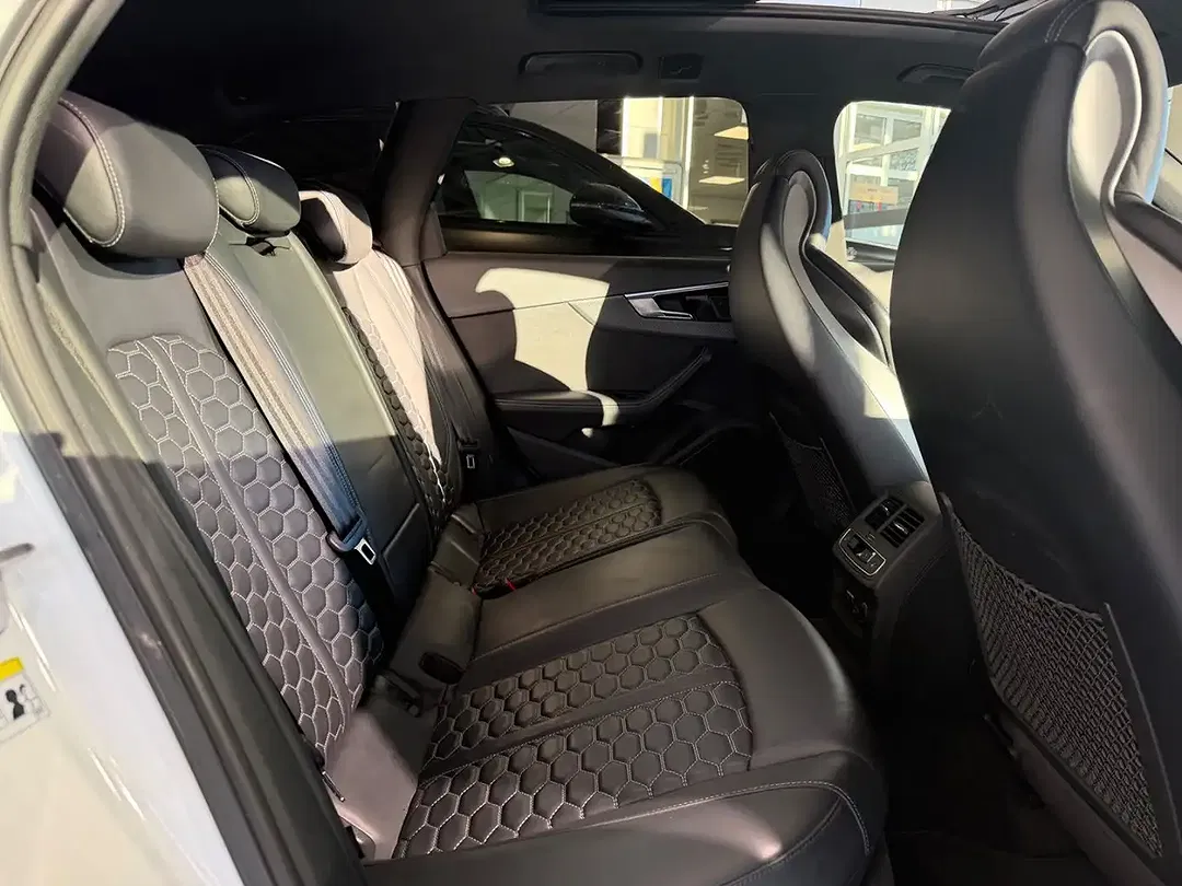 Audi RS4 - Thumbnail 11