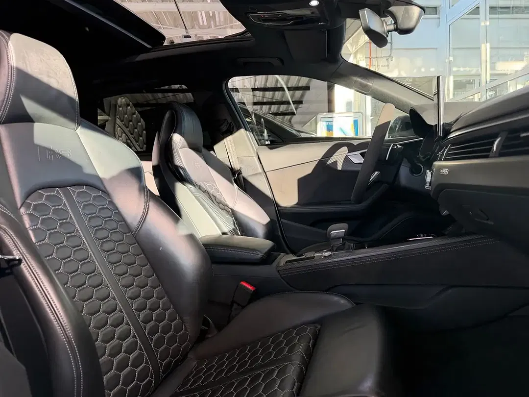 Audi RS4 - Thumbnail 12