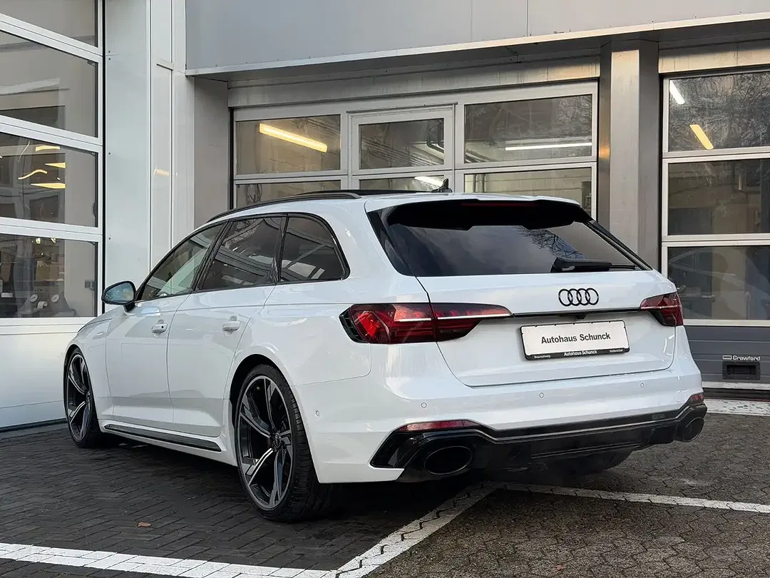 Audi RS4 - Thumbnail 6