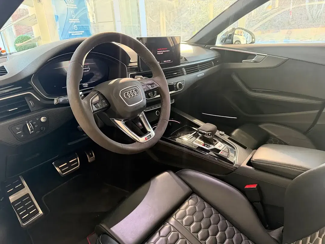 Audi RS4 - Thumbnail 7