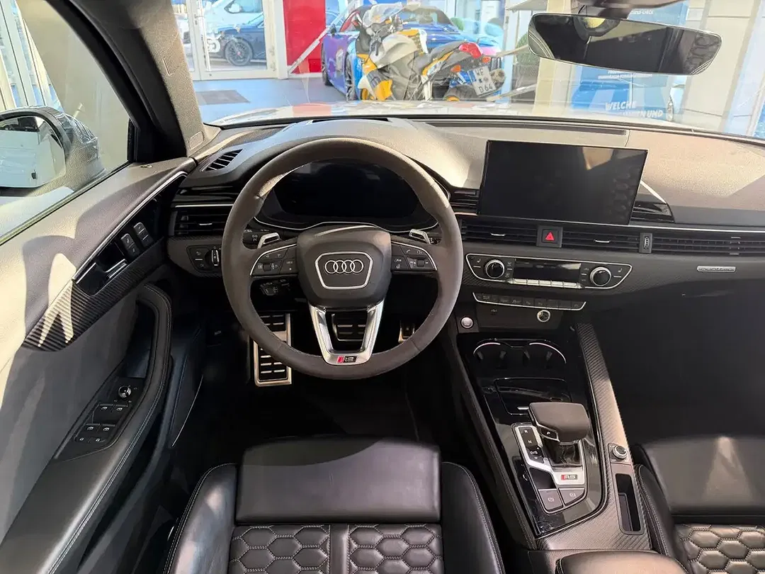 Audi RS4 - Thumbnail 8