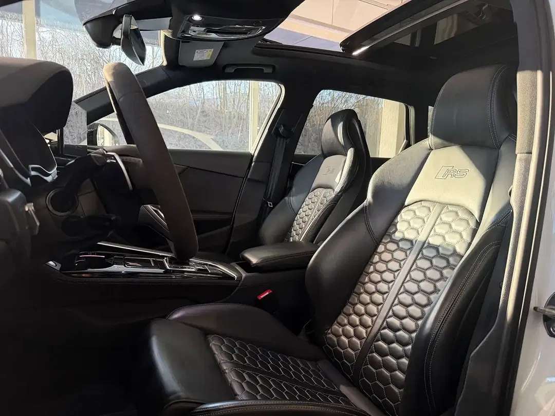 Audi RS4 - Thumbnail 9