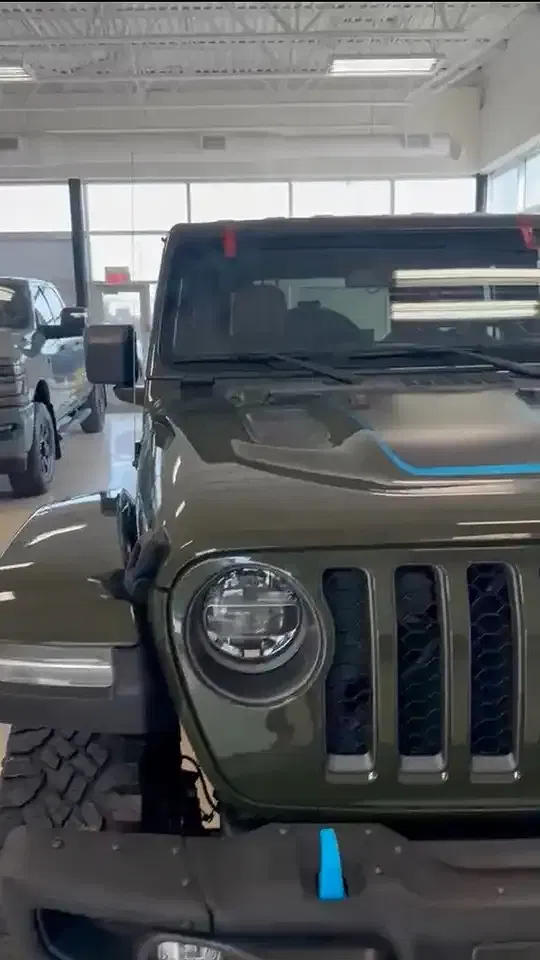 Jeep Wrangler 4xe - Thumbnail 4