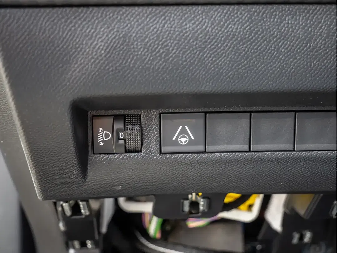Peugeot 2008 110 Hybrid Allure - Thumbnail 13