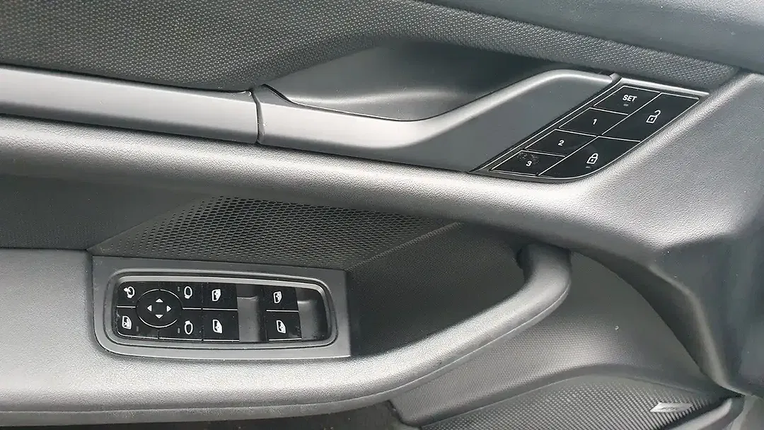 Porsche Taycan 4 S - Thumbnail 11