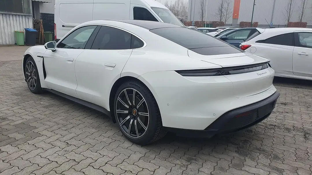 Porsche Taycan 4 S - Thumbnail 4