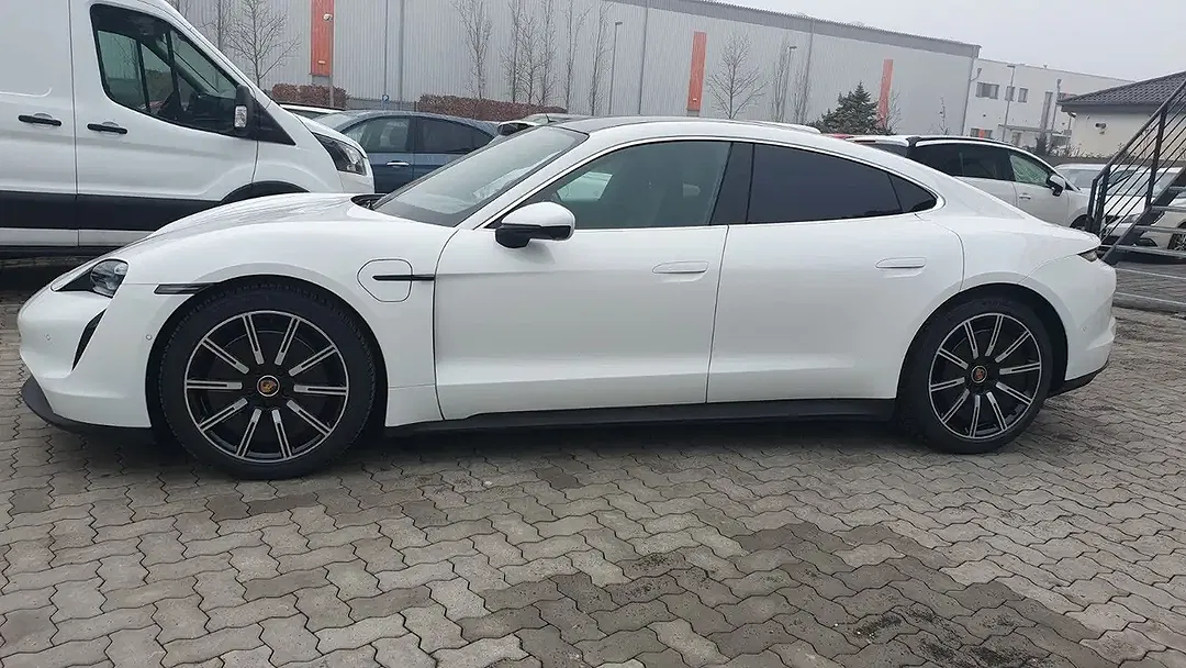 Porsche Taycan 4 S - Thumbnail 5