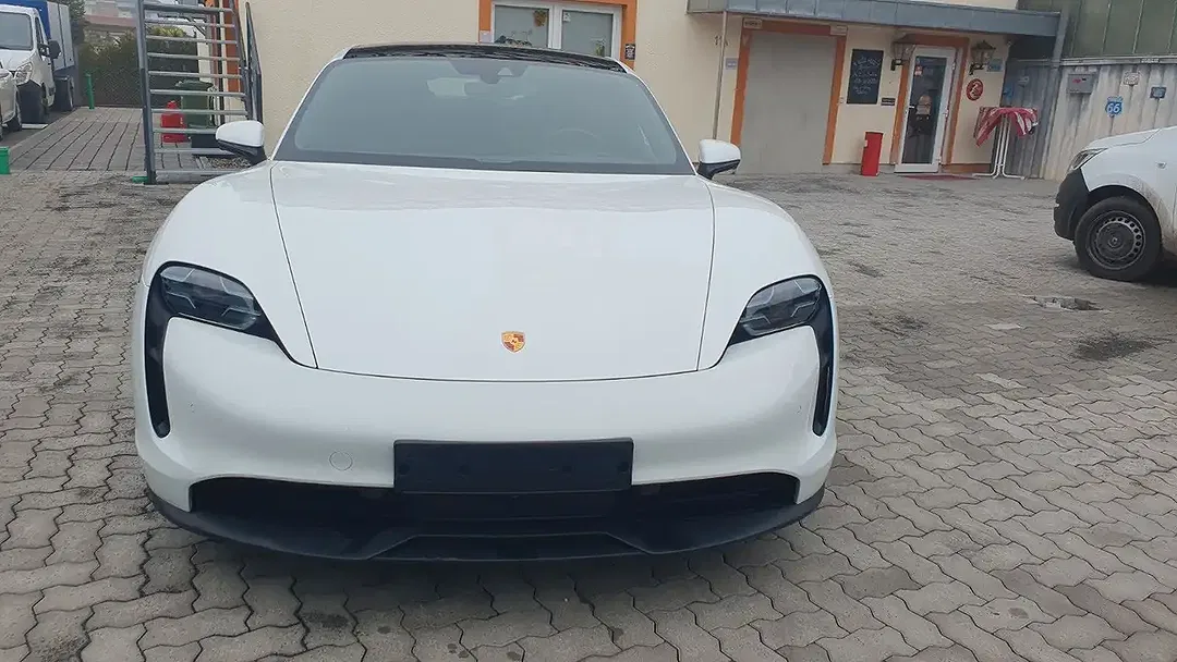 Porsche Taycan 4 S - Thumbnail 6