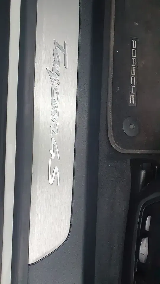 Porsche Taycan 4 S - Thumbnail 9