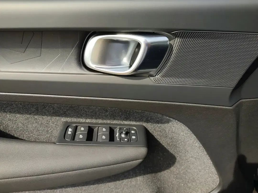 Volvo C40 Plus - Thumbnail 7