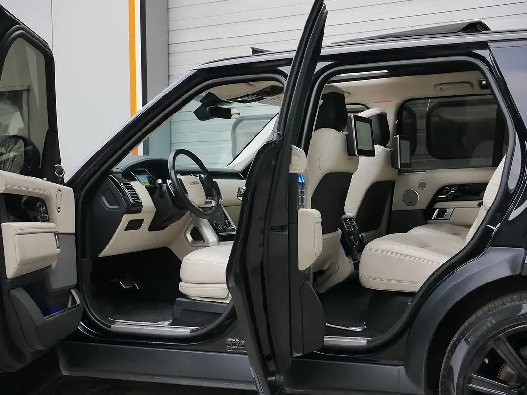 Land Rover Range Rover P400e Autobiography - Thumbnail 6