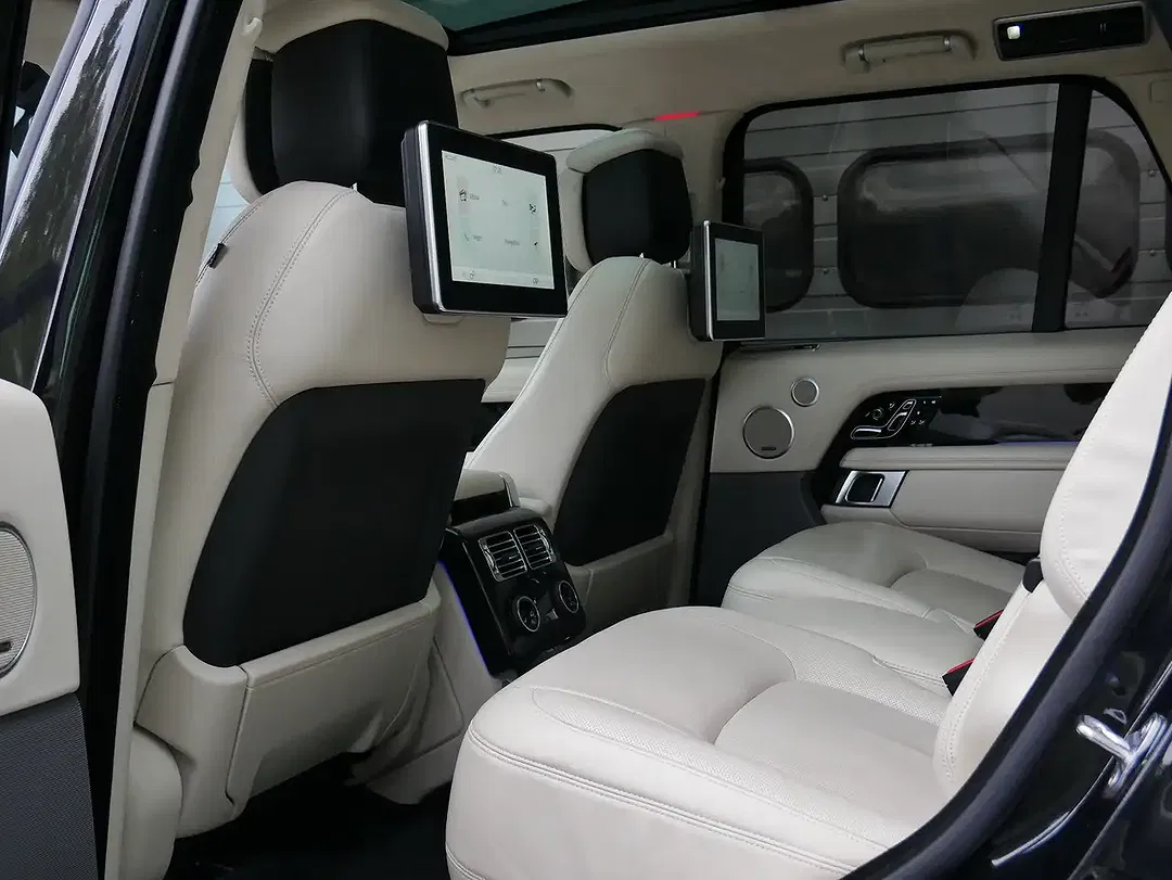 Land Rover Range Rover P400e Autobiography - Thumbnail 8