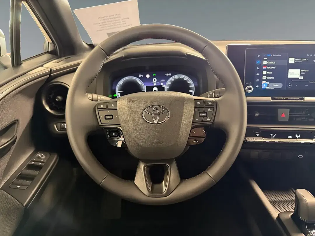 Toyota C-HR Hybrid - Thumbnail 12
