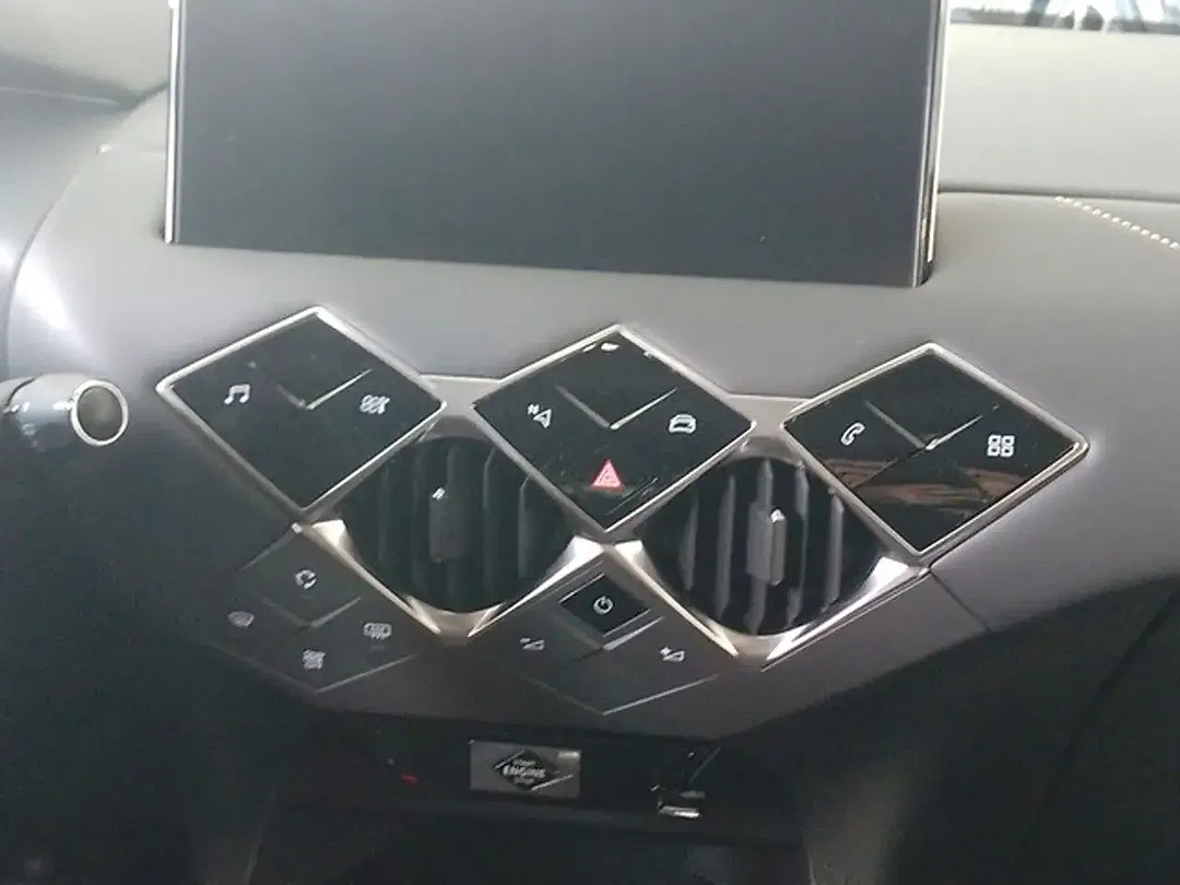 DS Automobiles DS 3 Crossback - Thumbnail 11