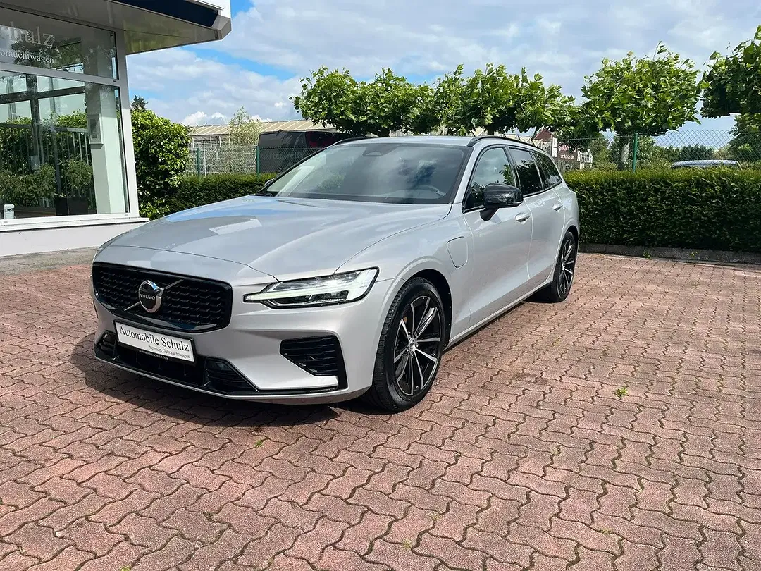Volvo V60 T6 PHEV Hybrid AWD Plus Dark - Thumbnail 4