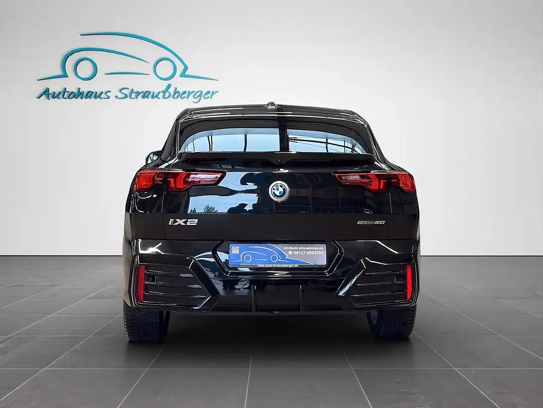 BMW iX2 eDrive M Sport - Thumbnail 4