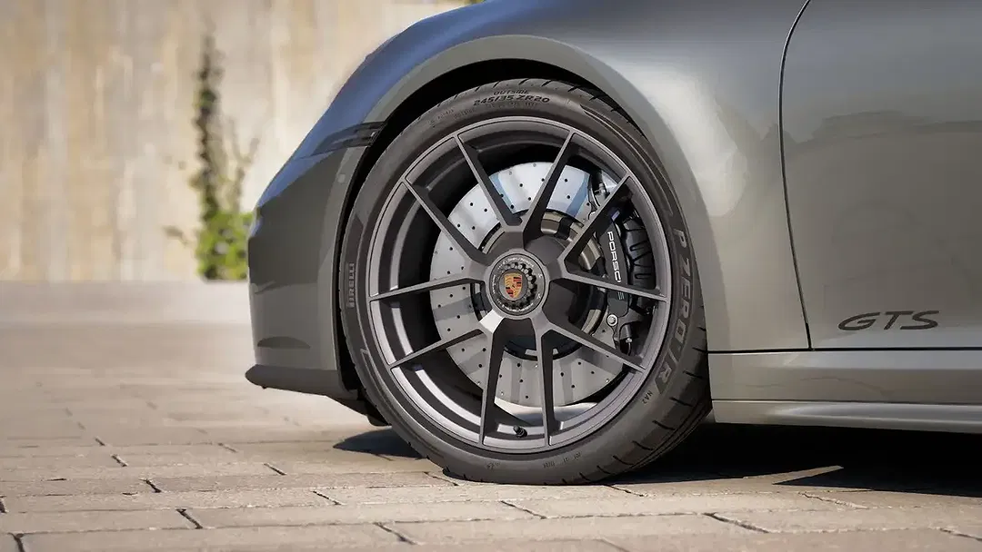Porsche 992 Targa 4 GTS - Thumbnail 3