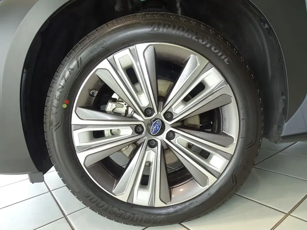 Subaru Solterra AWD Platinum Plus - Thumbnail 9